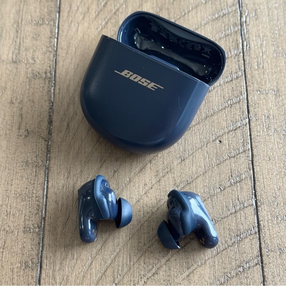 Bose QuietComfort Earbuds II Noise-Cancelling Earbuds Blue (No Cable) - READ